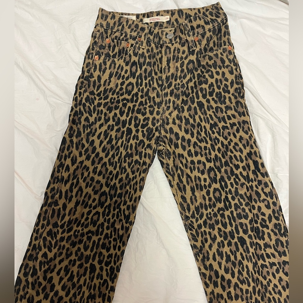 Woman’s Levi’s cheetah print corduroy pants